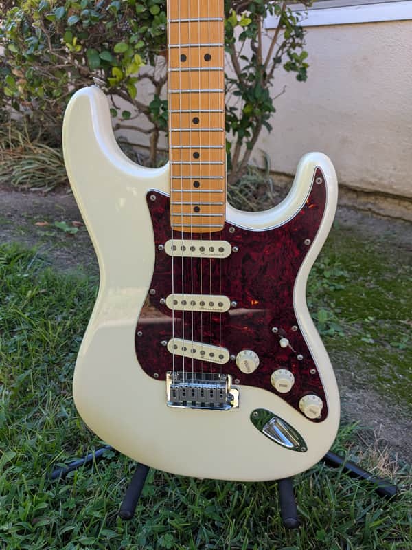 Fender Stratocaster Player Plus Noiseless Pickups 2022 Olympic Pearl