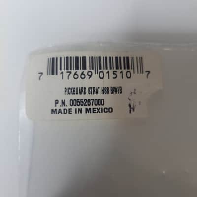 Fender 005-5267-000 American Deluxe Stratocaster HSS 11-Hole Pickguard 3-Ply 2010s - Black image 5