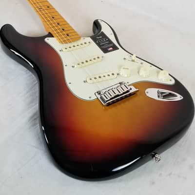 Fender American Ultra Stratocaster, Maple Fingerboard, Ultraburst W/HSC image 7