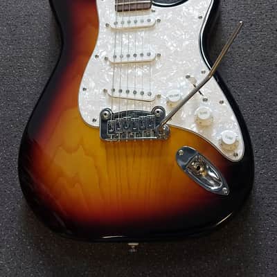 G&L Tribute Series Legacy with Rosewood Fretboard 3-Tone Sunburst image 10