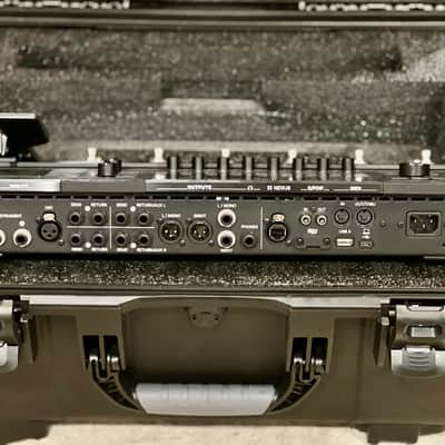 Line 6 Stadium XL w/ Gator Titan FlightCase! Free Shipping! image 3