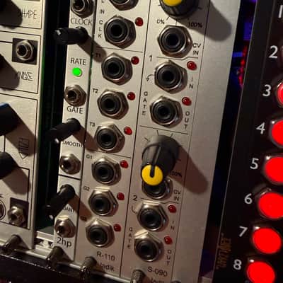 Ladik R-110 Random Clocked Trigs / Gates image 4