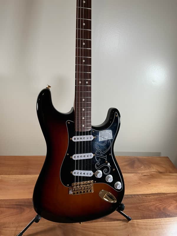 Fender Stevie Ray Vaughan Stratocaster with Pau Ferro Fretboard 2010 - Present - 3-Color Sunburst