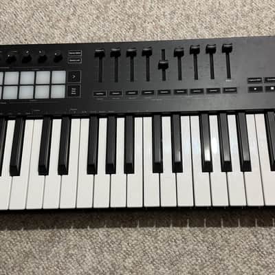 Novation Launchkey 49 MKIII MIDI Keyboard Controller 2020 - Present - Black image 2