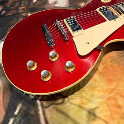 FANCY 💃! 2026 Gibson Custom Shop '76 Les Paul Deluxe Reissue Rocket Red Sparkle Top VOS Limited Edition LE 1976 Standard Norlin Era Mini Humbuckers Maple Neck Sandwich Body Construction ABR-1 Bridge Chrome Hardware Cream Plastics Brown Walnut Body image 6