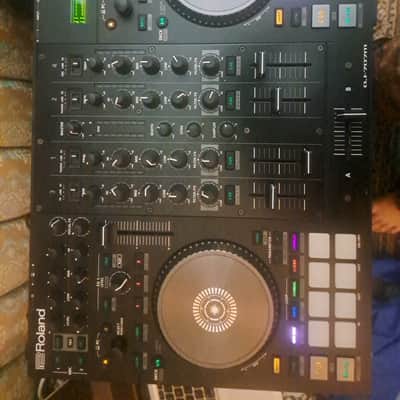 Roland DJ707M DJ Controller w Drum Machine, Vocal & Regular FX, Soundcard/Audio Interface, SERATO ready, & more extra features image 2