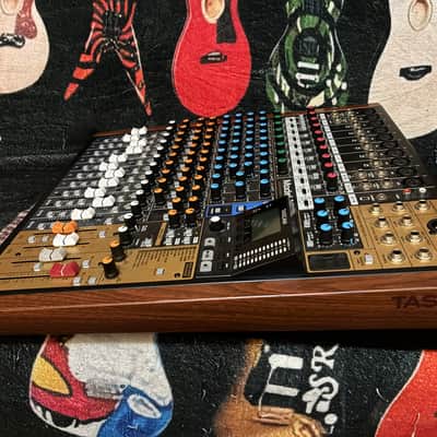 TASCAM Model 16 Multitrack Recorder / Mixer / Audio Interface 2019 - Present - Black with Wood Cheeks image 2