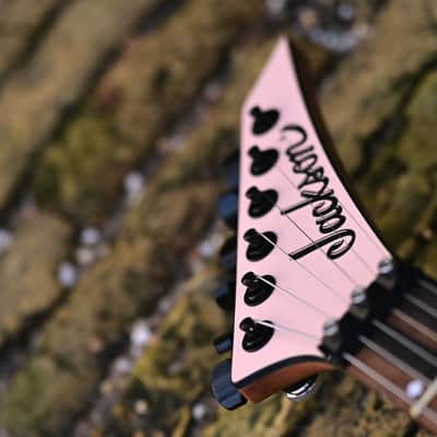 Jackson American Series Virtuoso™, Streaked Ebony Fingerboard - Satin Shell Pink image 11