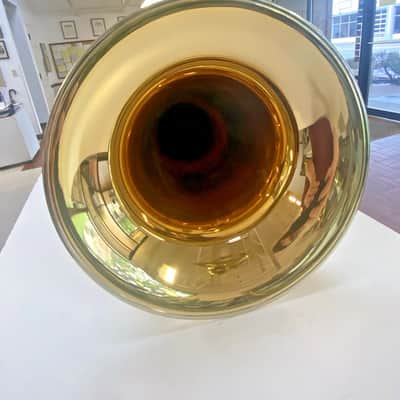 New Alexander model 155 F Tuba in Gold Brass, 5 valves,Lacquered, Nickel-Silver Garland;with Care Kit image 6