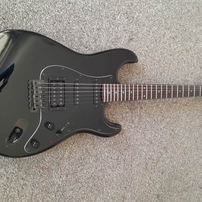 Rockoon bass guitars, electric guitars