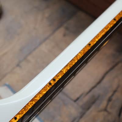 EPIPHONE "Limited Edition Wildkat Royale Bigsby Pearl White" 3, 69 KG image 9