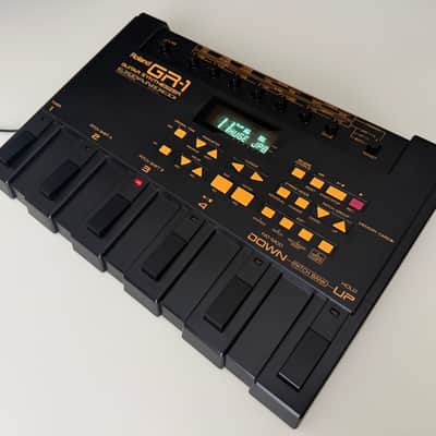 Roland GR-1 Guitar Synthesizer Expanded 6MB w/ Original Case Manual Power Supply image 4