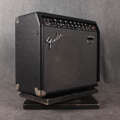 Fender Champion 300 - 2nd Hand image 3