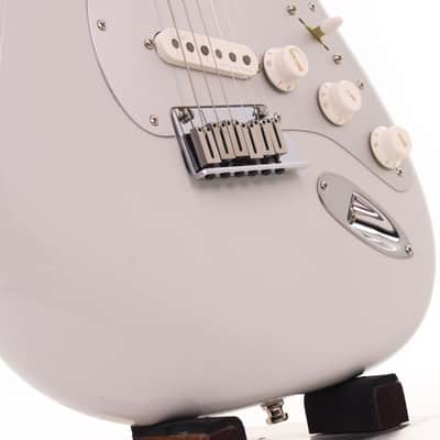 Fender American Ultra II Stratocaster with Maple Fretboard 2026 Avalanche 3676gr image 7