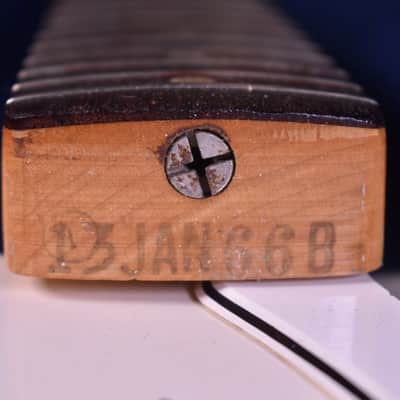 Fender stratocaster 1966 olympic white old refin image 2