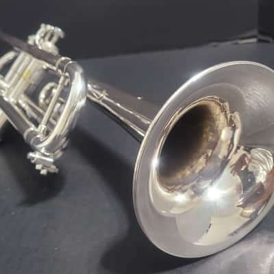Getzen Eterna 900 Severinsen Model Trumpet,2 mouthpieces ,2 mutes and Original case 1968-1970 - Silver plated image 7