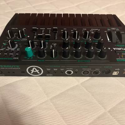 Arturia Microbrute 25-Key Synthesizer 2025 - UFO Black / Green image 3