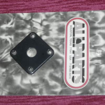 new in package Allparts AP-0633-023 Black Plastic Square Jackplate for Les Paul (this item is packaged by the manufacturer WITHOUT the screws - but I AM including screws), Allparts AP-0633-023 Black Plastic Square Jack Plate image 18