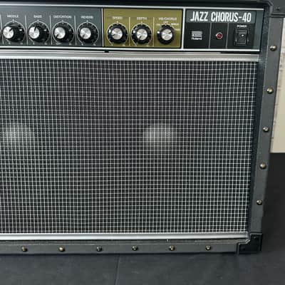 Roland JC-40 Jazz Chorus 40-watt 2 x 10-inch Combo Amplifier - Black image 3