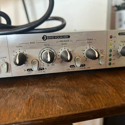 Focusrite Platinum Trak Master Vocal and Instrument All Analogue channel strip with IRC power cable and rack mount bolts/washers. image 4
