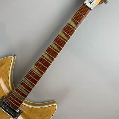Rickenbacker V-381 - @ 1993 Natural Re-Issue , Nice Birdseye Maple body. Near mint with Original Silver  Rickenbacker hardshell case image 3