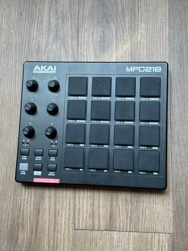 Akai MPD218 2015 - Present - Black image 1