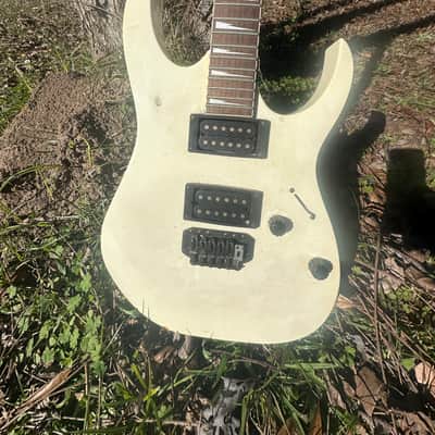 Ibanez GRG120BDX-WH Gio 2012 - 2016 - White image 2