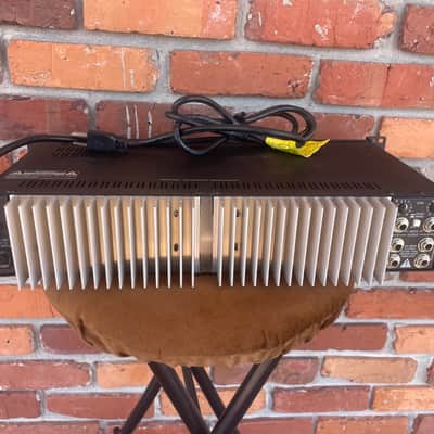 Peavey PV260 Stereo Power Amp 130 watts x 2 image 3