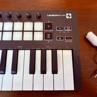 Novation LaunchKey Mini MIII Keyboard Controller + MIDI Dongle! image 3