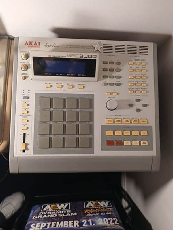 Akai MPC3000 MIDI Production Center 1993 - 2001 - Grey image 1