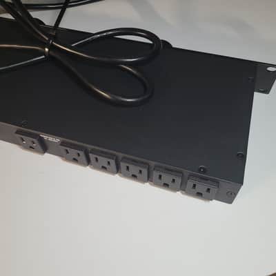 Furman M-8Lx Power Conditioner with Lights - Black image 9