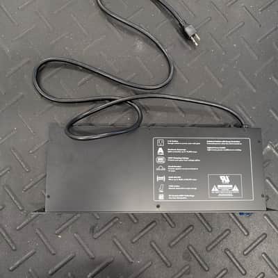 Livewire PC900 9-Outlet Power Conditioner and Distribution System image 2