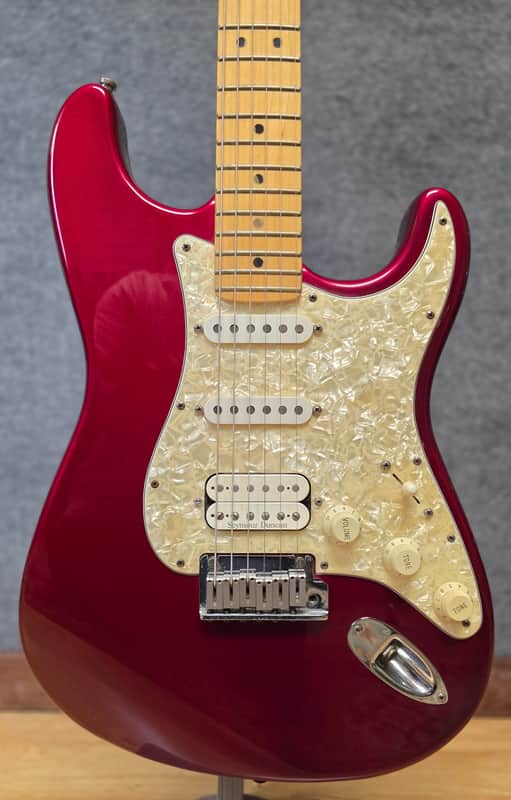 FENDER USA LONESTAR STRATOCASTER ELECTRIC GUITAR W CASE - CANDY APPLE RED (USED)