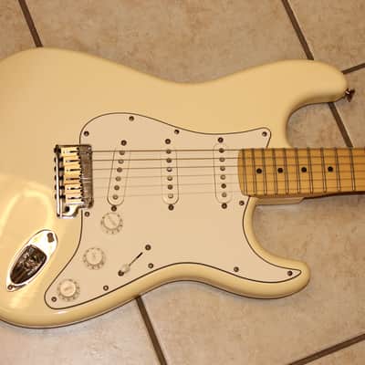 Fender Stratocaster 2006-2007 Cream Colored Made in USA Electric Guitar image 2
