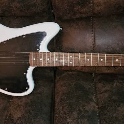 Squier Affinity Jazzmaster Tom Delonge Inspired 2023 - White image 1