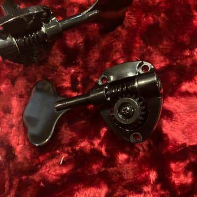 Gotoh GB11W-LCK 3+1 (Music Man Style) Bass Tuning Machines- Black image 2