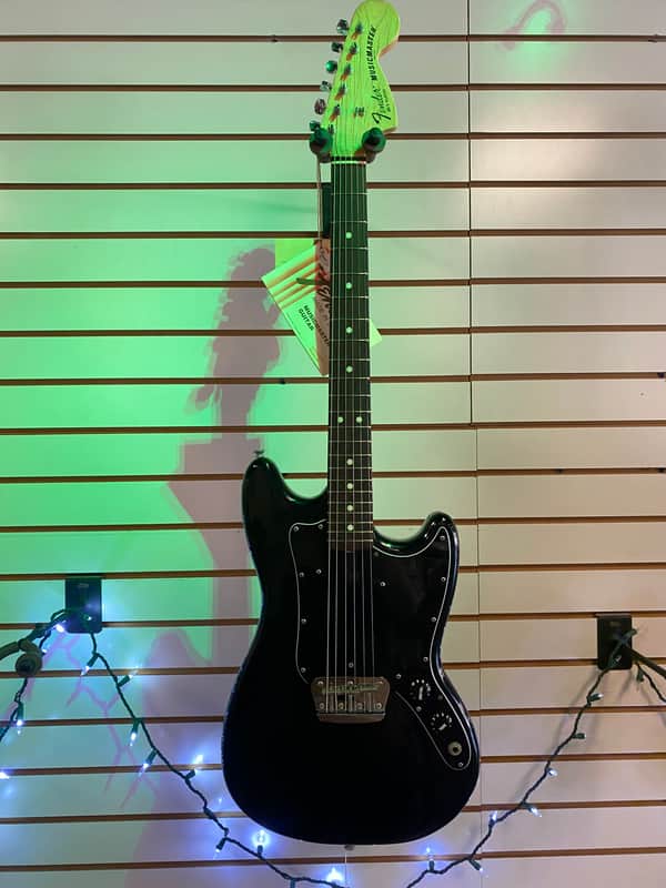 Pre-owned Fender Musicmaster 1977 -1978 Black Short Scale Vintage Electric Guitar