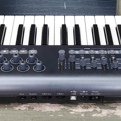STUDIO SALE! M-Audio Axiom 61 - Key Semi-Weighted USB MIDI Controller image 5