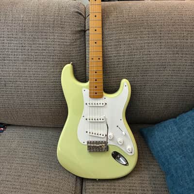 Fender stratocaster 2000’s - green apple image 3
