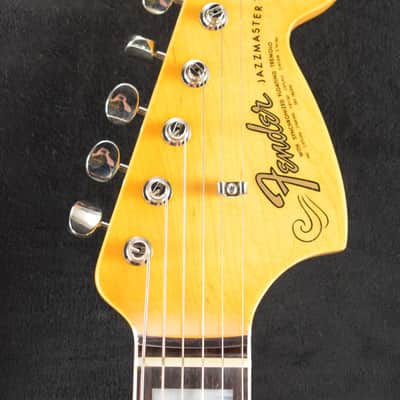 Mint Fender American Vintage II 1966 Jazzmaster Rosewood Fingerboard 3-Color Sunburst image 3