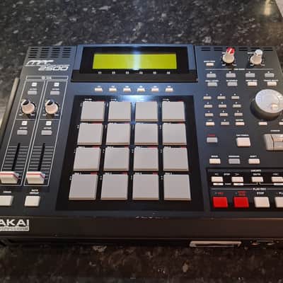 Akai MPC2500 Music Production Center 2005 - 2013 - Black image 2