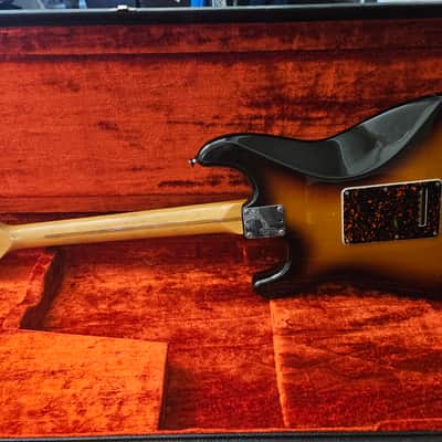 Fender Big Apple Stratocaster with Rosewood Fretboard 1997 - 2000 - 3-Color Sunburst image 5