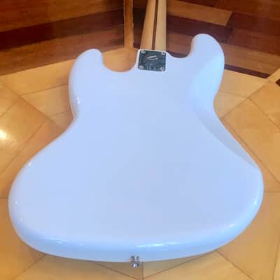 UNPLAYED- 2020/21 Fender Player Fretless Jazz Bass Guitar- Polar White with Pau Ferro Fingerboard image 12