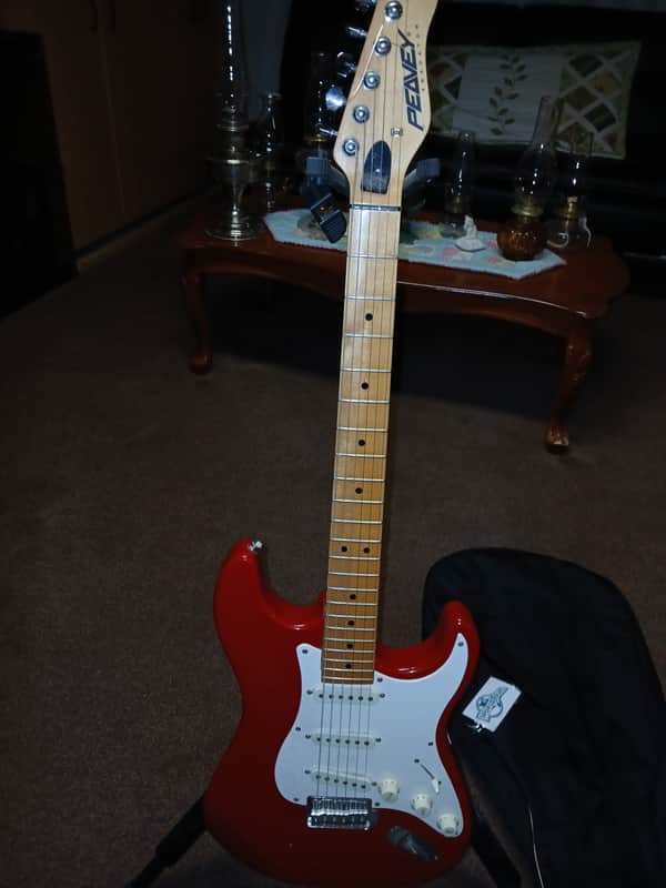 Peavey Predator Mid 90s - Red/maple image 1