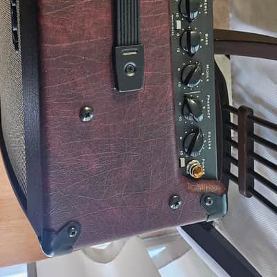Traynor YCV40WR Custom Valve 40-Watt 1x12" Guitar Combo - Wine Red image 15