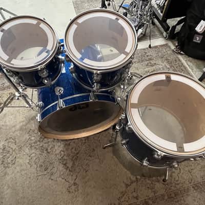 DW Collector's Series Blue Glass w/Satin Chrome Hardware Drum Set 22/10/12/16 image 5