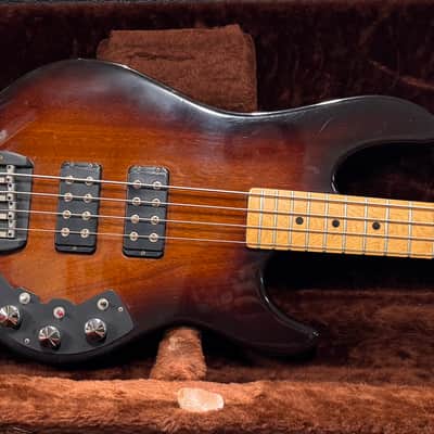 Vintage 1981 G&L L-2000 bass guitar, w/OHSC image 4
