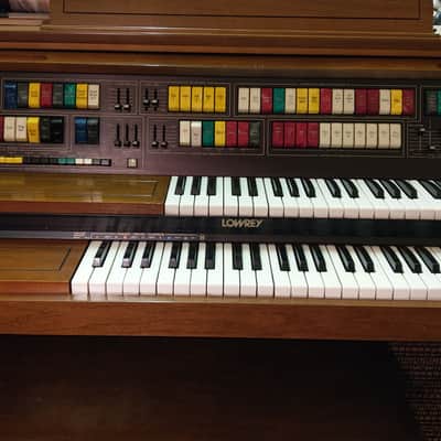 Lowrey Holiday Organ With Magic Genie image 1