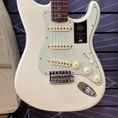 Fender American Vintage II 1961 Stratocaster Olympic White, Hard Case B Stock image 1