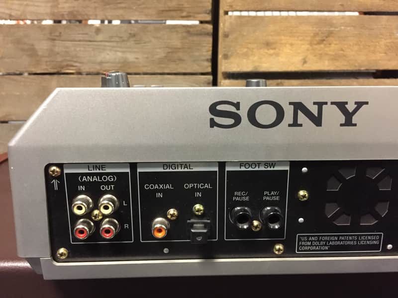 Sony MDS-DRE1 minidisc recorder / player in silver made in Japan